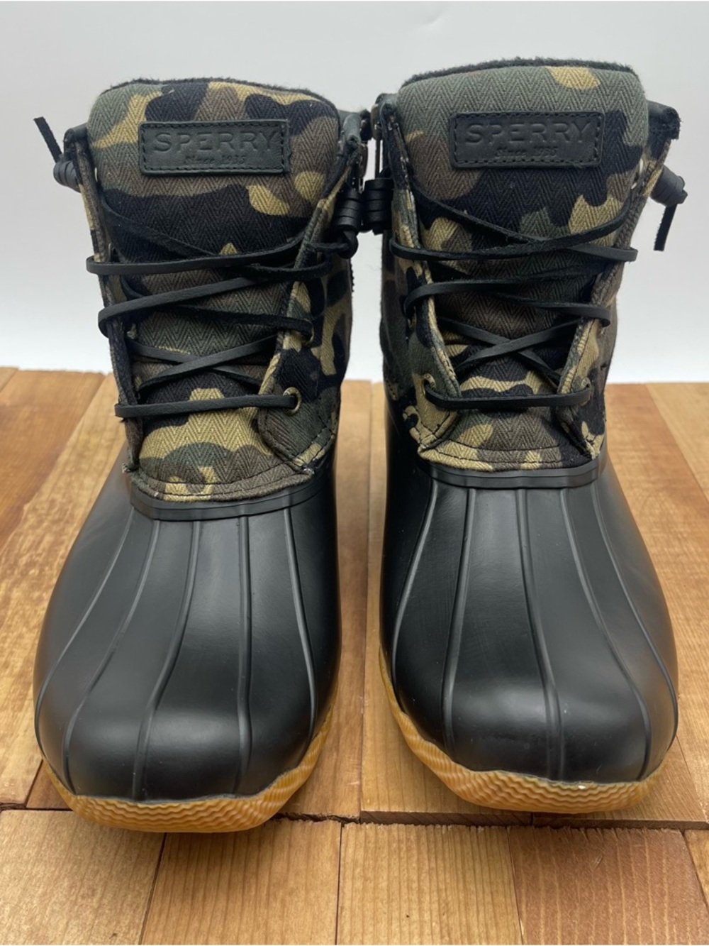 Sperry Saltwater Camo Womens Size 7M sts82470 Water proof Lace up Duck boots